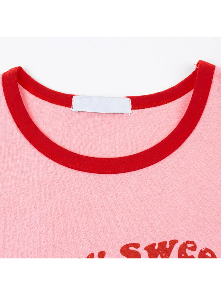 Женский укороченный топ с открытыми плечами и круглым вырезом