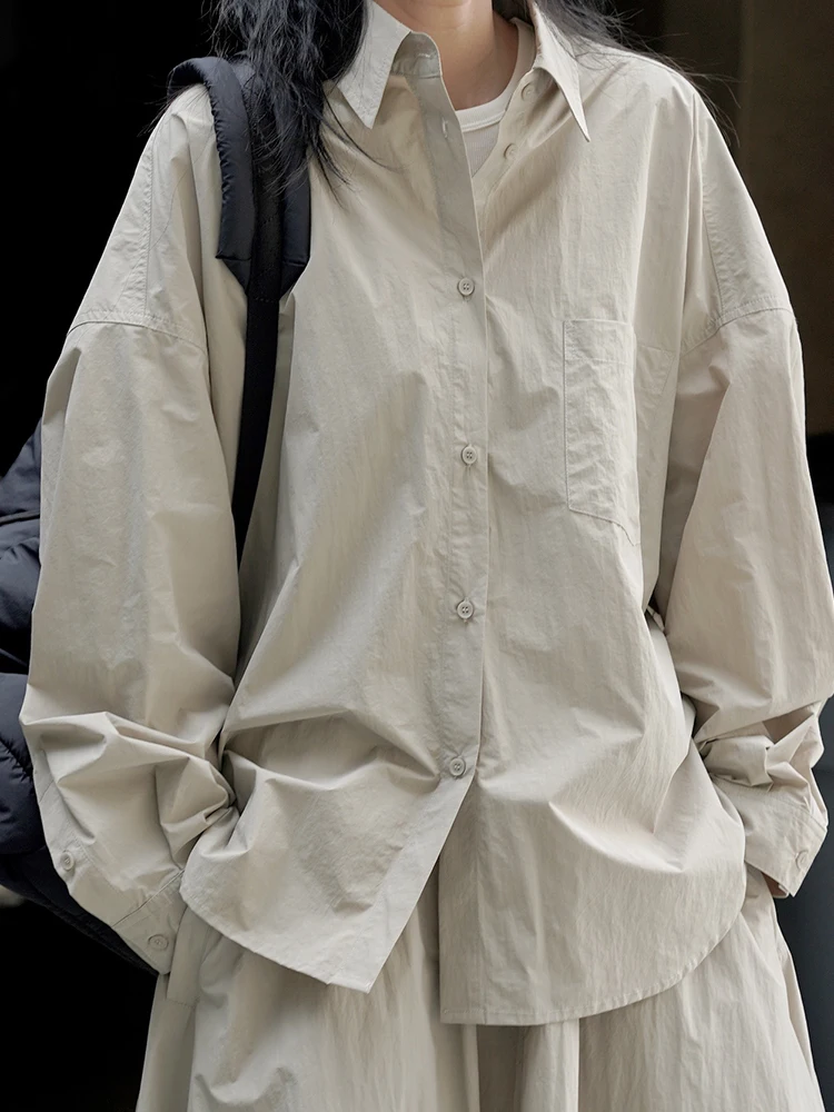 [EAM] Женская короткая повседневная блузка цвета хаки с карманами большого размера