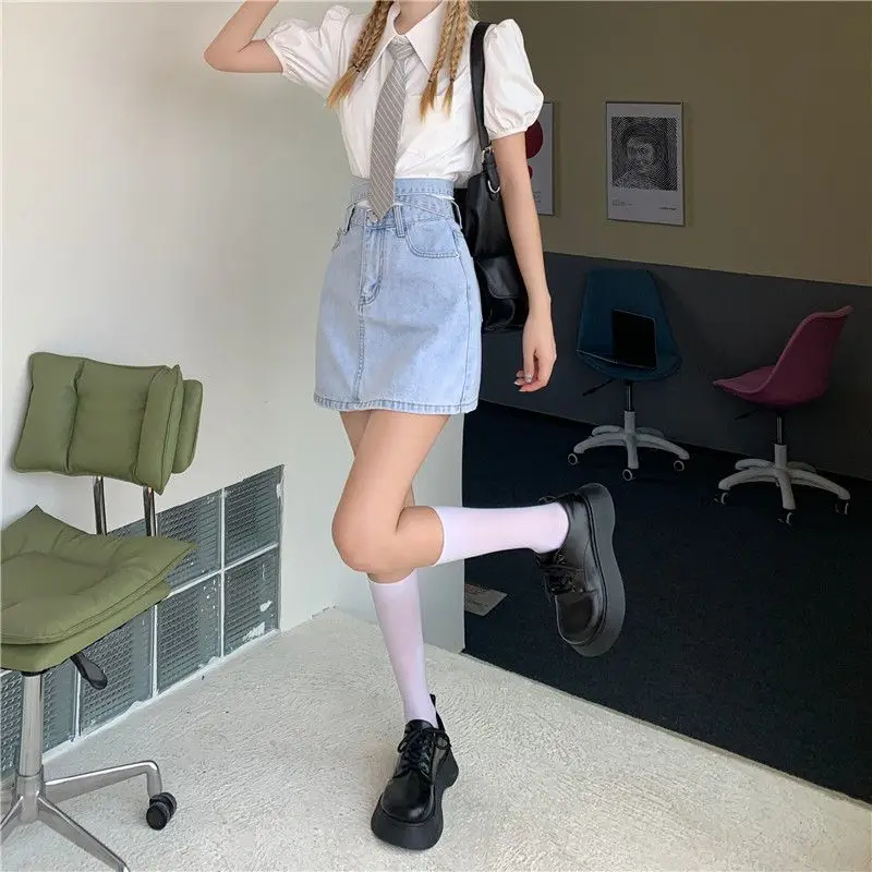 Милая привлекательная облегающая мини-юбка трапециевидной формы с бантом для