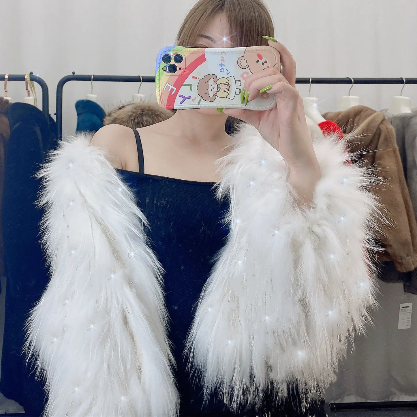 New sequins are thin, short, young, thin and versatile