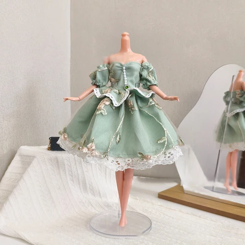 Винтажное кружевное платье для куклы 1/6