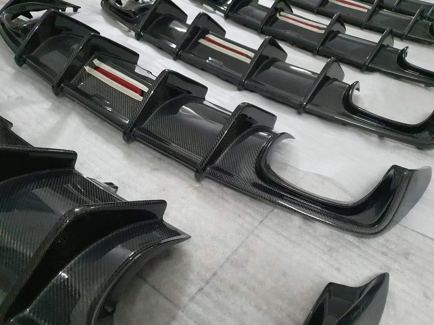 аксессуары для автоНастоящий диффузор заднего бампера из углеродного волокна