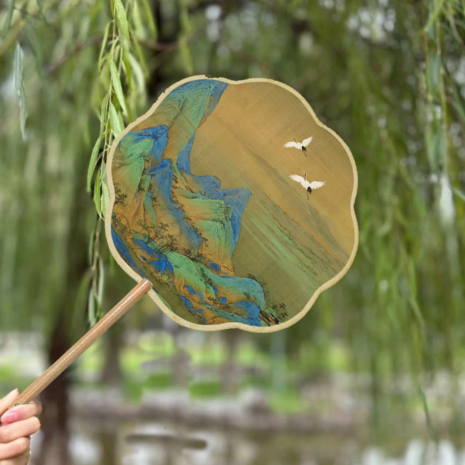 Круглый веер в китайском стиле с восьмилепестковой вышивкой и деревянной ручкой