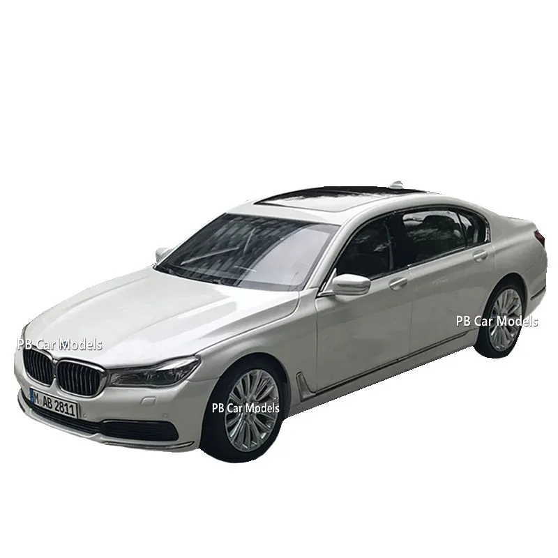 Продажа Оригинальная модель автомобиля 1:18 750Li, роскошная модель 7 серии, Коллекционная модель автомобиля из сплава, игрушки для мальчиков Цена Оригинальная модель автомобиля 1:18 750Li, роскошная модель 7 серии, Коллекционная модель автомобиля из сплава, игрушки для мальчиков