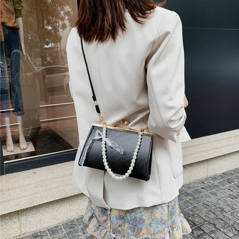 

Retro Armpit Bag Women Design Handbag Bolsas PU Underarm Shoulder Bag Pearl Top Handle Bag Female Small Subaxillary Bag Clutch