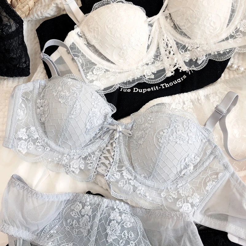 

Нижнее белье женское кружевное с цветочной вышивкой, с чашкой 1/2