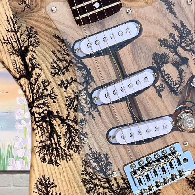 Электрогитара под дерево