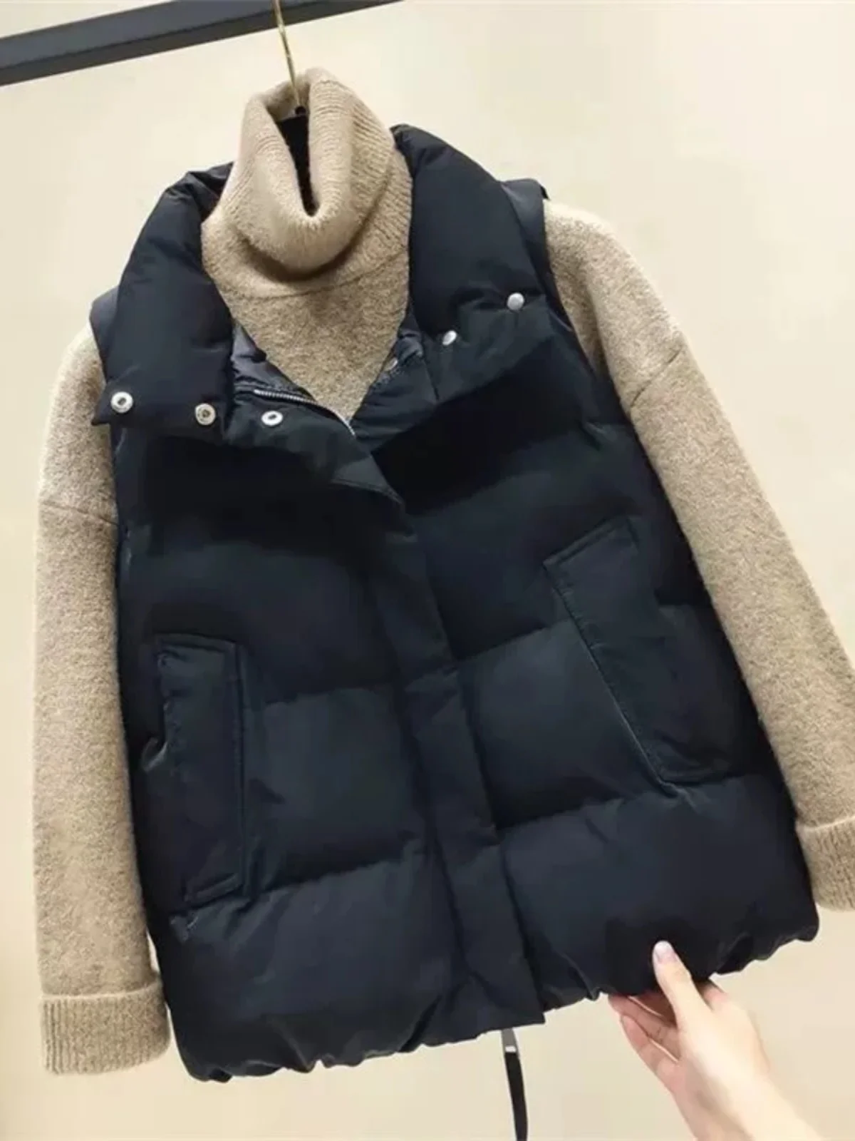 Черный пуховый жилет с хлопковой подкладкой женский свободный воротник-стойка
