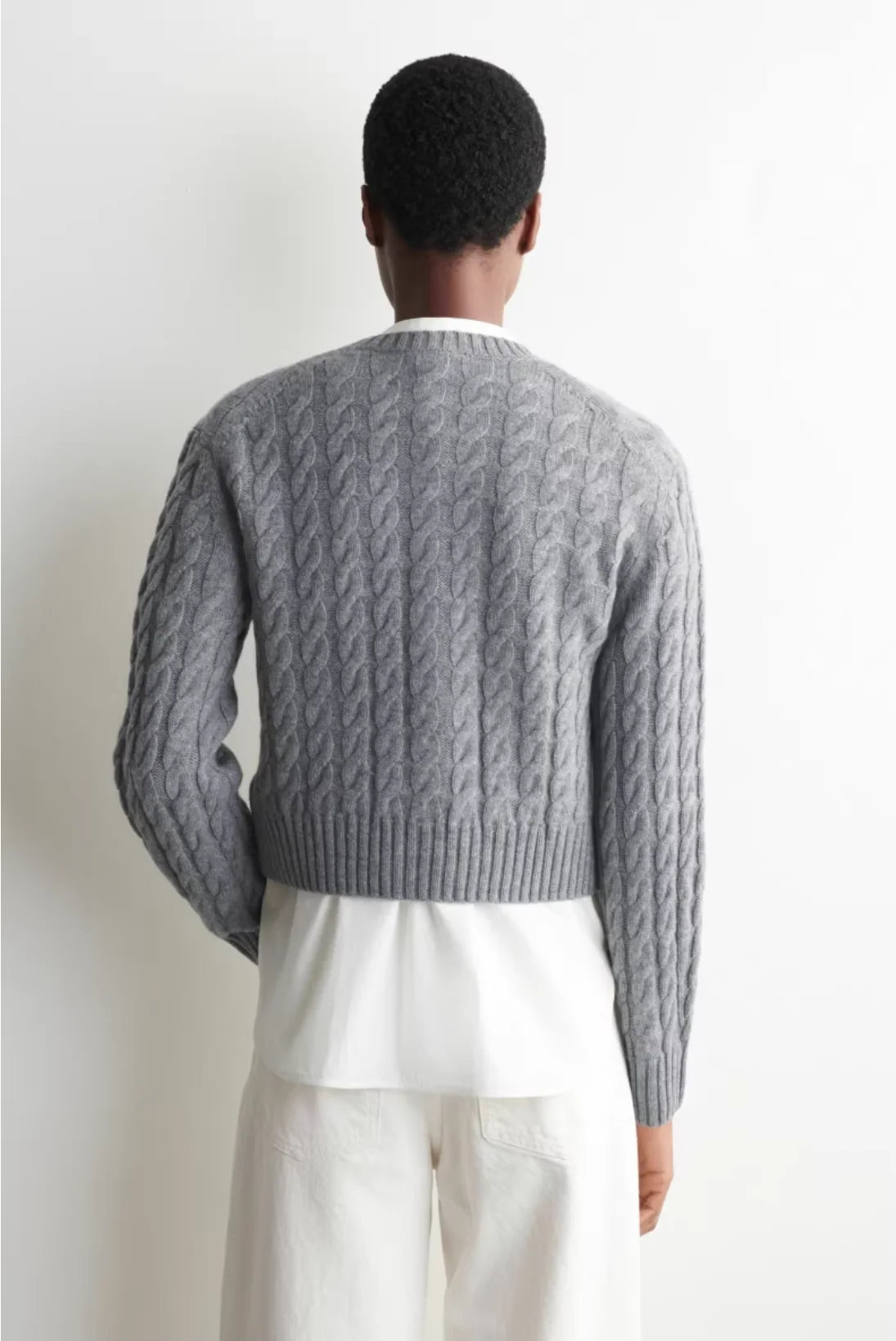 Фото XIMIAN APPAREL 2026 YAZHIMEI: Новая весенняя коллекция женских повседневных серых текстурированных шерстяных вязаных кардиганов №3