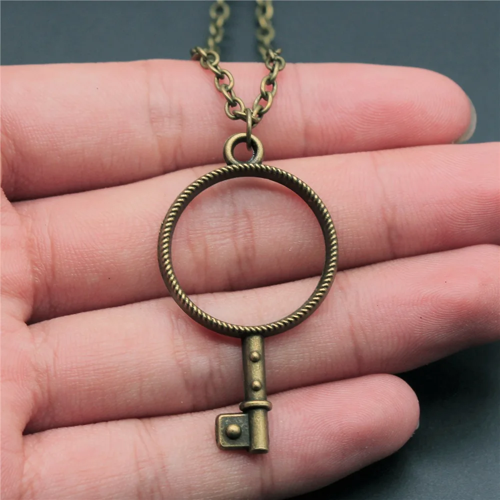 

Vintage Antique Bronze Plated 46x25mm Key Shape Metal Frame Pendant Necklace Long Chain Trendy Jewelry Accessories