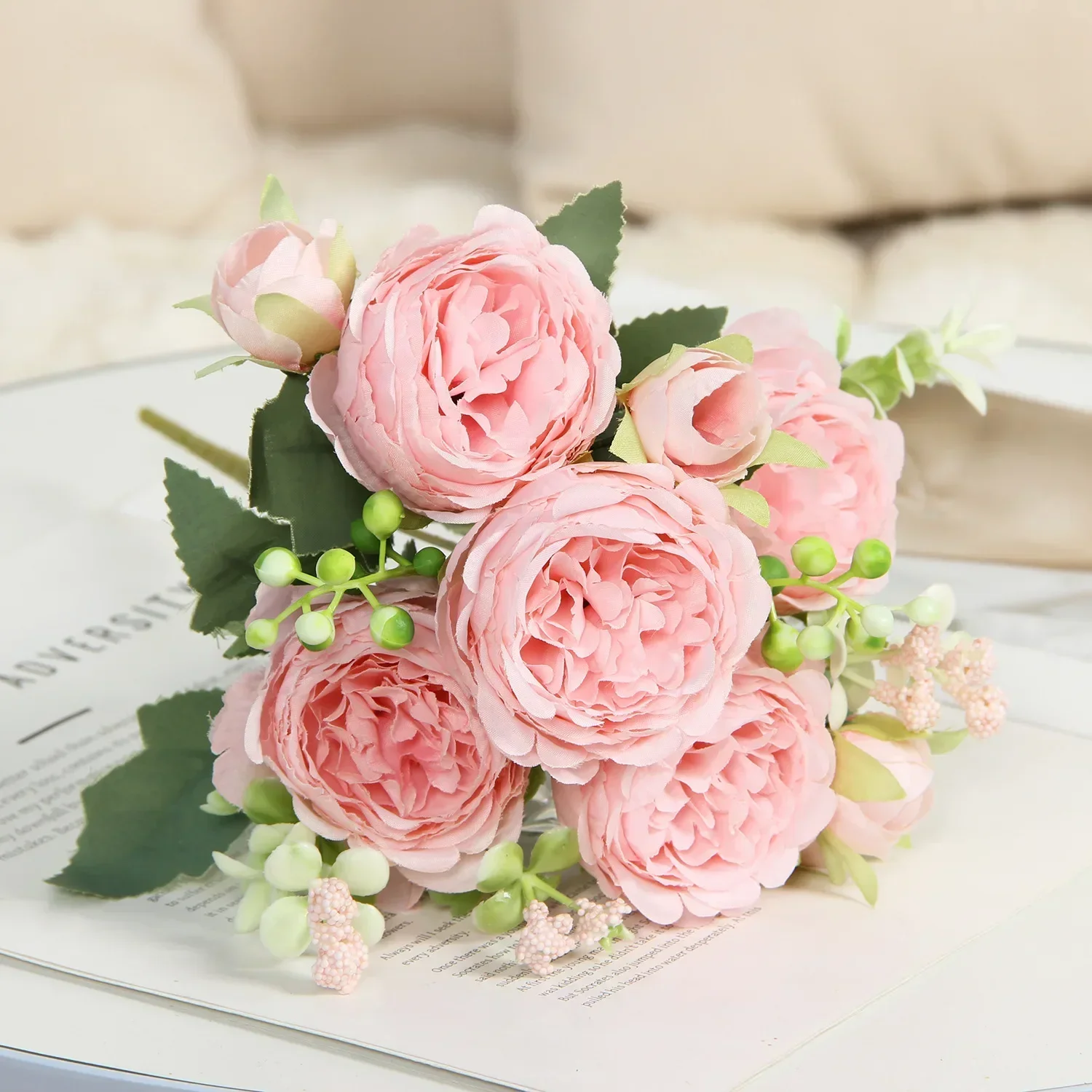 

Искусственные белые шелковые пионы