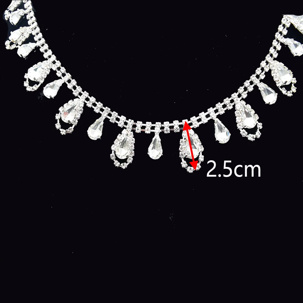 Украшение в виде стеклянной цепочки форме капли используемое для шитья нежных