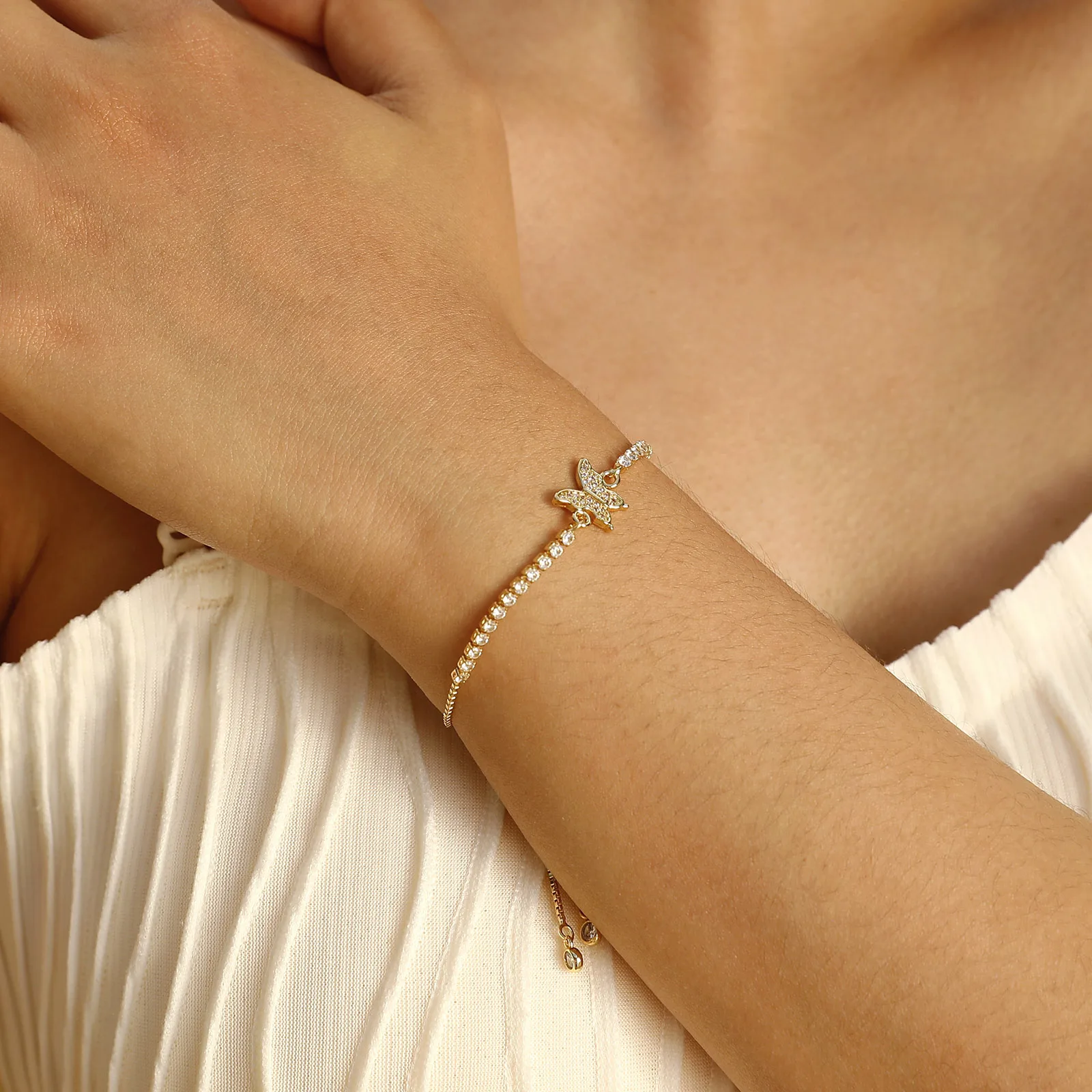 Женские Изящные блестящие браслеты-цепочки с фианитами золотистые