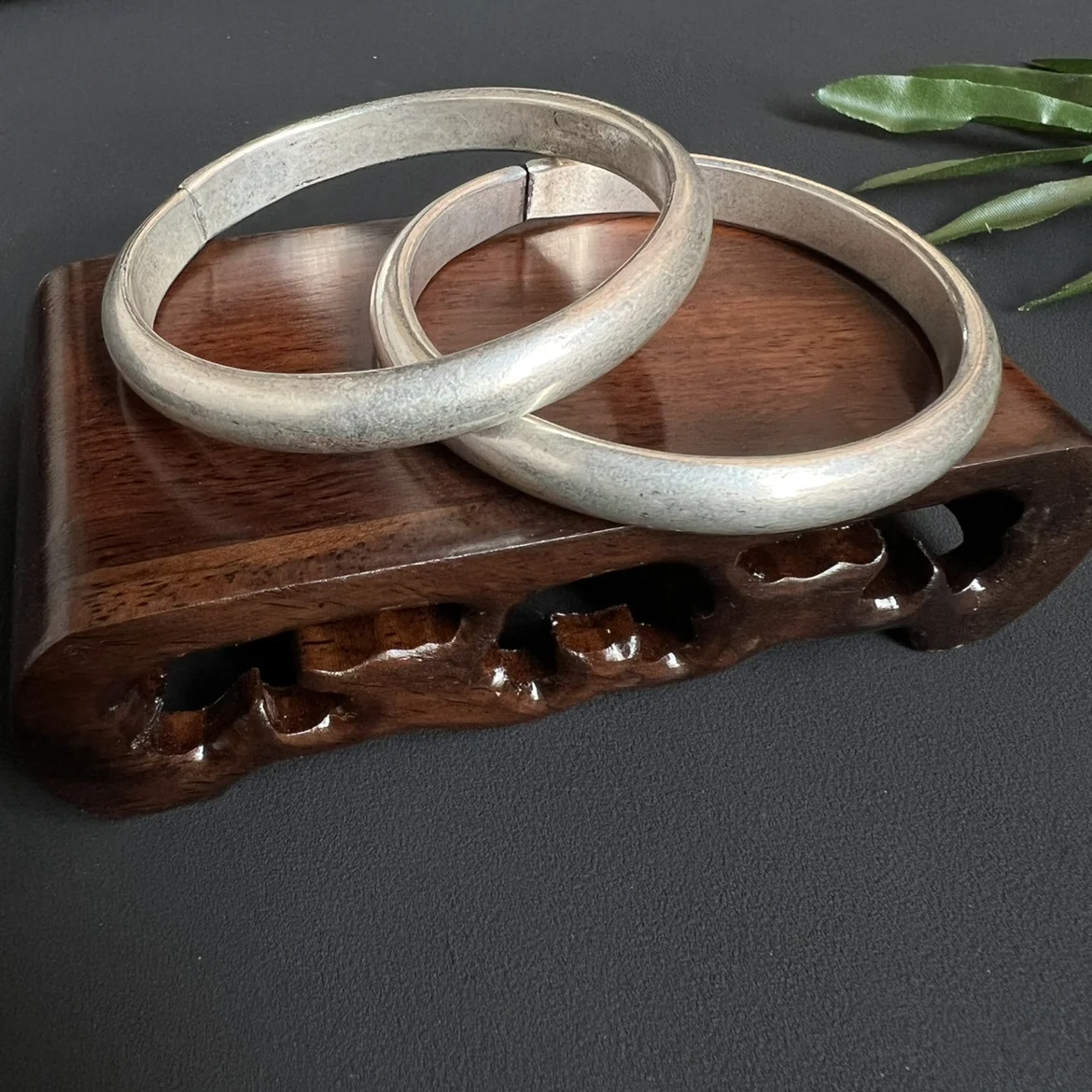 

A pair (2PC) Miao silver ancient method frosted simple opening solid imperial concubine plain Bracelets
