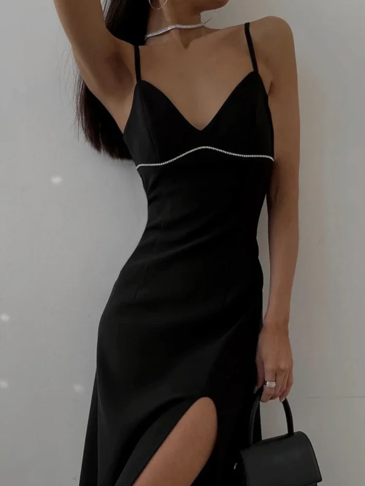

Explosive Black Hot Diamond Elegant Little Dress Women's 2023 Design Sense Chain Decoration Sexy V-neck Hollow Split Slim Dress
