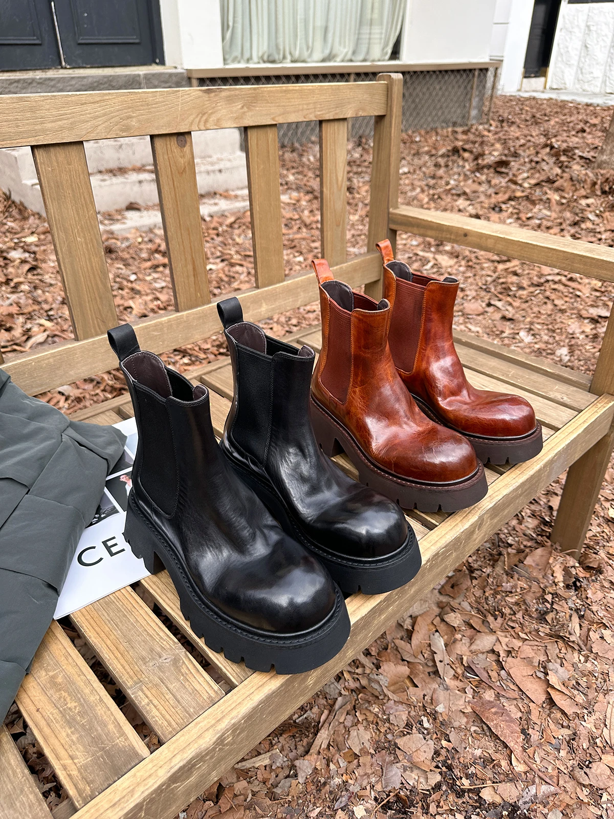 

New Vintage Horsehide Women's Boots Upturned British Style Leather Platform Biker Chelsea Boots Women's Shoes