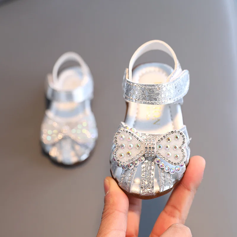 

Summer Girls Sandals Fashion Sequins Rhinestone Bow Girls Princess Shoes Baby Girl Shoes Silver Flat Heel Sandals