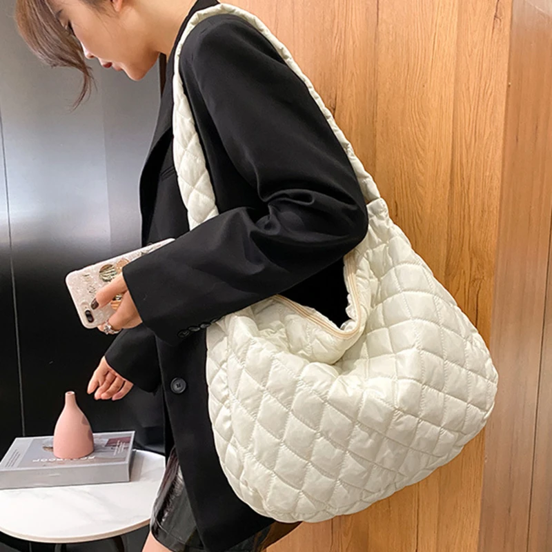 

2023 Lattice Pattern Shoulder Bag Space Cotton Handbag Women Large Capacity Tote Bags Feather Padded Ladies Quilted Shopper Bag