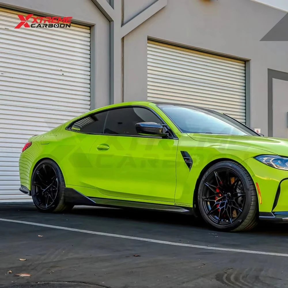 Фото Глянцевые черные боковые юбки из сухого карбона XTREME для BMW G80 G81 M3 G82 G83 M4 в стиле M Performance, комплект обвеса №4