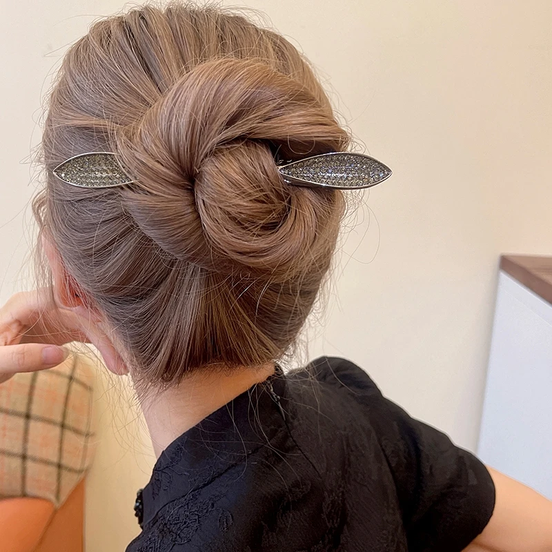 

Women Chinese Style Hair Sticks Double-pointed Hairpin Metal Carved Hair Clips For Girls Fashion Ponytail Hair Accessories