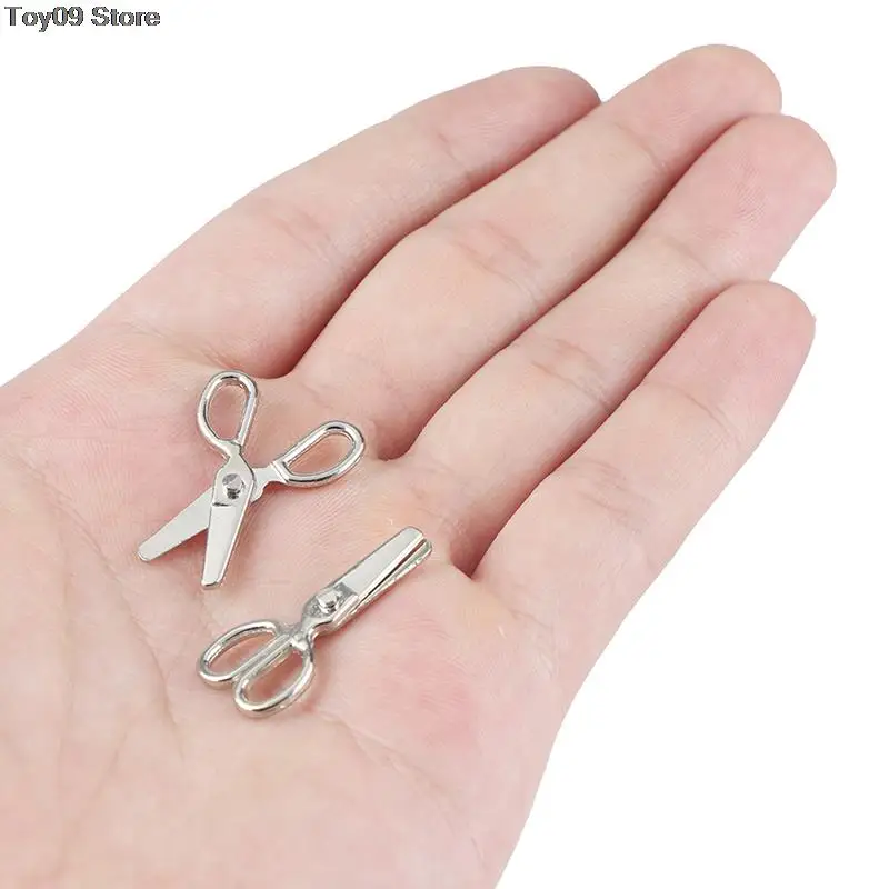 

100% Brand New 1/2pcs Mini Metal Scissors Miniature Dolls House Furniture 1:12 Dollhouse Decor