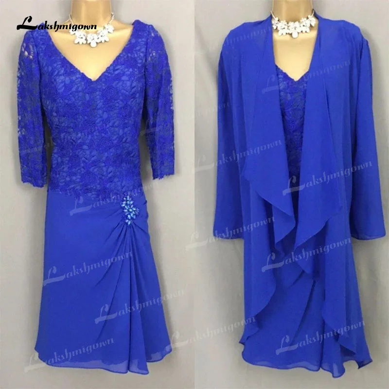 

Элегантное короткое платье для матери невесты Королевского синего цвета с пиджаком и V-образным вырезом, кружевное Шифоновое Вечернее Платье До Колена со складками для свадьбы, модель 2022