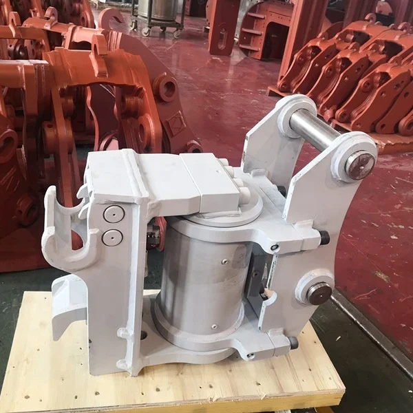 

U25 excavator with hydraulic quick hitch tilt rotator