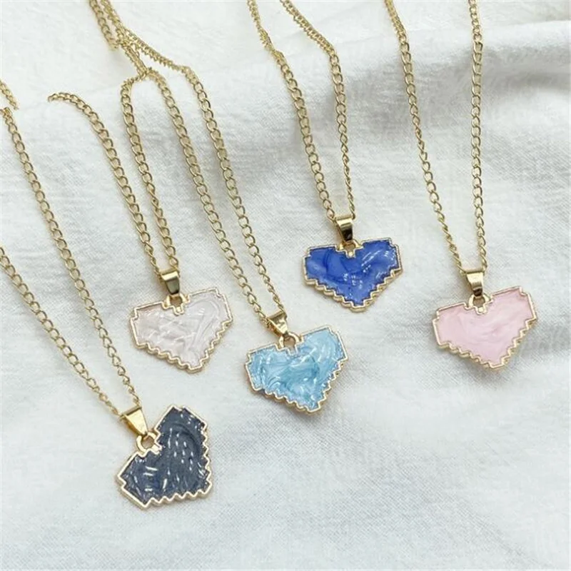 

Fashion Geometric Heart Multicolor Resin Pendant Necklace Gold Color Women's Clavicle Chain Necklace Jewelry Gifts for Friends