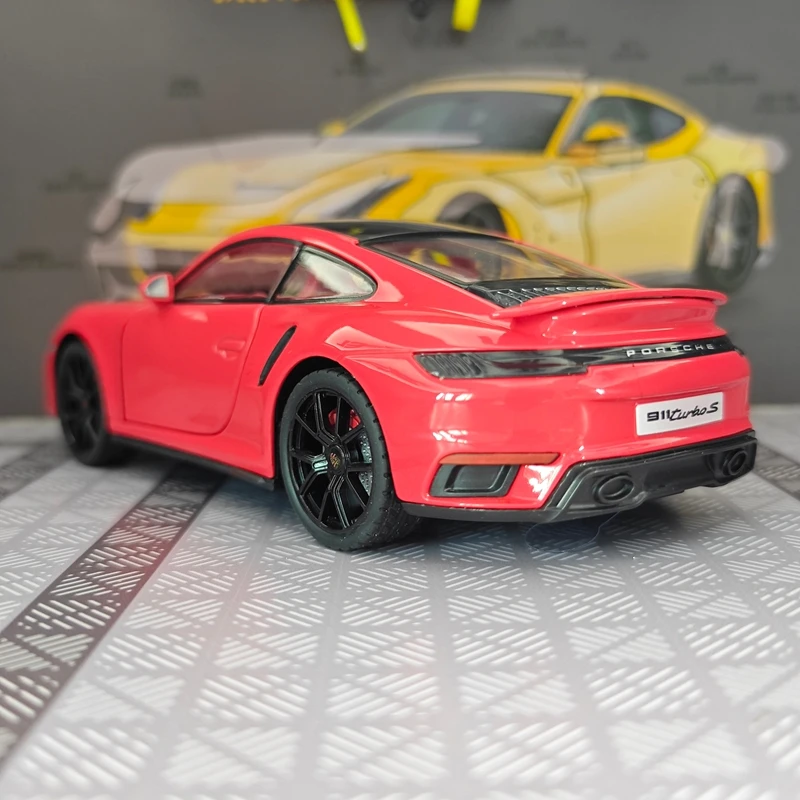 Фото Модель автомобиля Porsche 911 из сплава металла в масштабе 1:24, двери с обеих сторон открываются, а передний капот и дверь багажника также открываются. №4