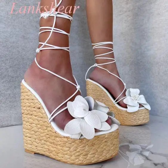 Женские пляжные босоножки цвета слоновой кости на платформе с открытым носком