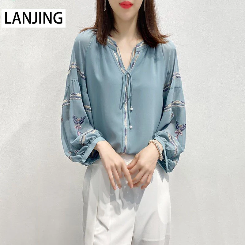 

Женская Ретро-рубашка с вышивкой, Новинка лета 2022, модная Корейская Повседневная Однотонная рубашка с вышивкой и V-образным вырезом