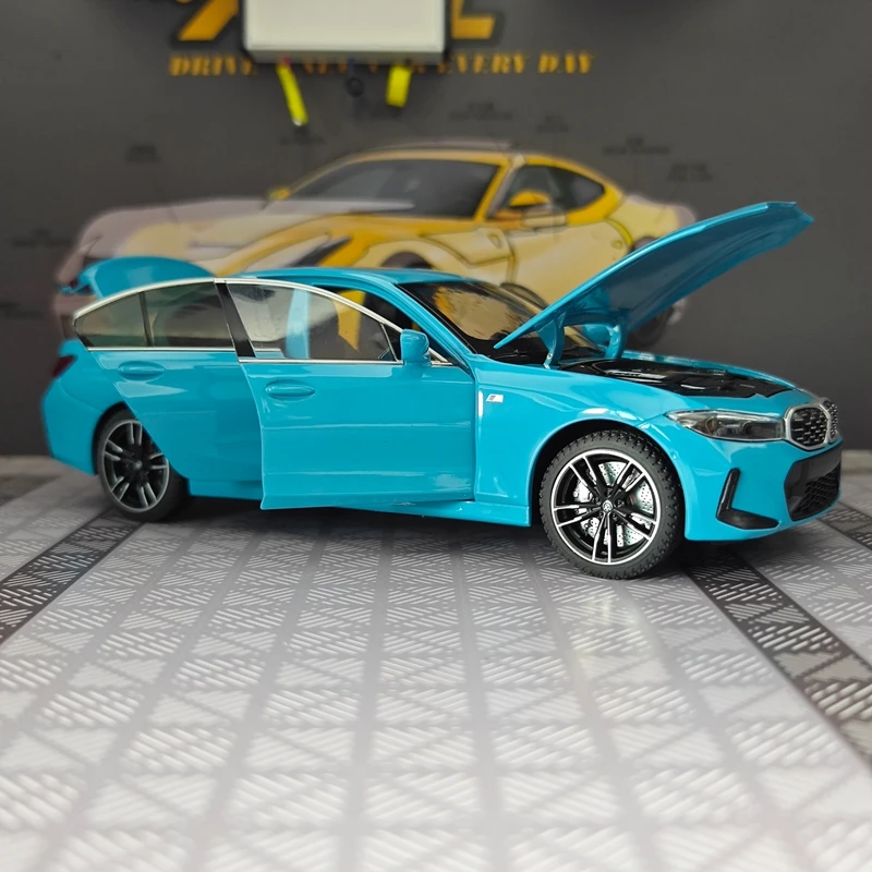 Фото Модель автомобиля BMW 3 серии 325li из сплава, масштаб 1:24, с открывающимися дверями, звуковыми и световыми эффектами, подарок. №1