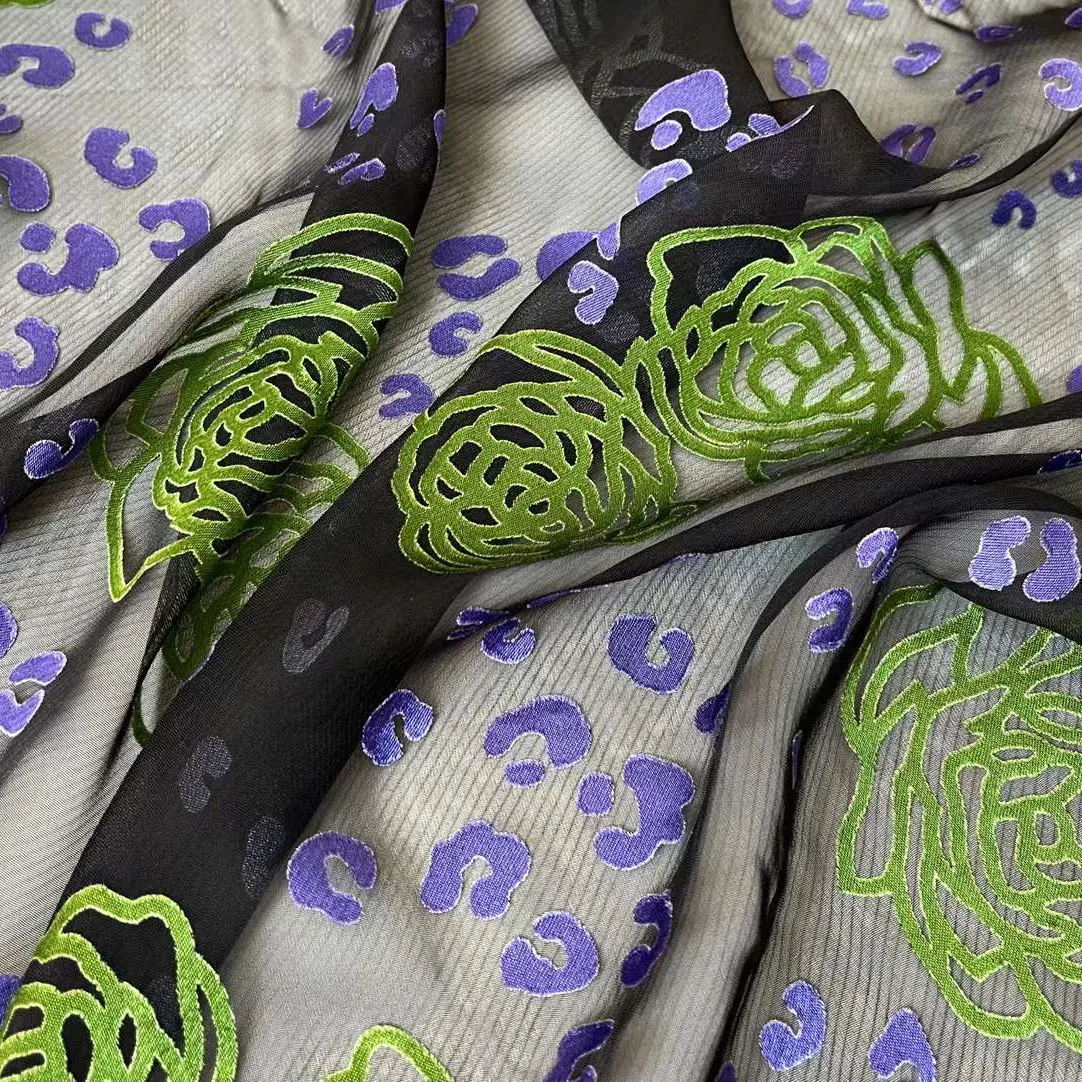 

NEW287 модные весенне-летние полупрозрачные шифоновые черные Серебряные сердца жаккардовые шифоновые ткани для женского платья Швейные мате...