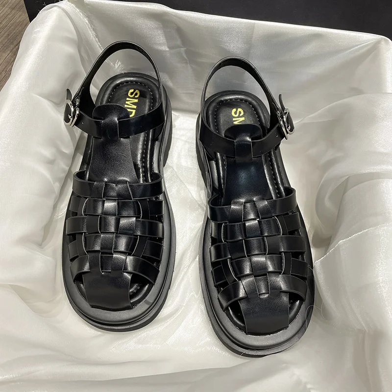 

Новинка 2023, сандалии Baotou, женские летние плетеные туфли в римском стиле с пряжкой, туфли на низкой платформе, трендовая обувь