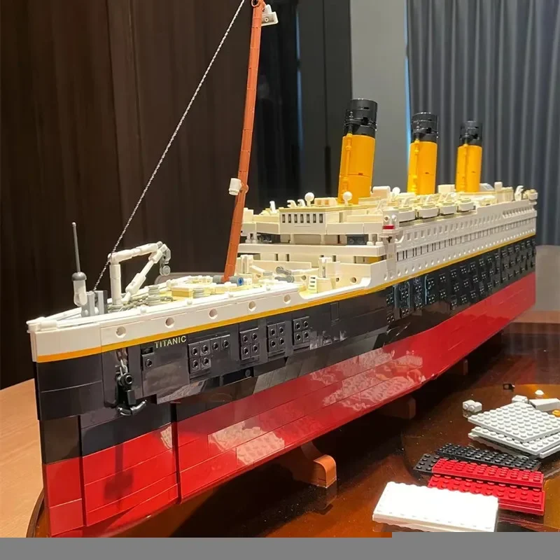 Фото Совместимые 10294 Титаник MOC, строительные блоки, модель дисплея, кирпичи, круизная лодка, пароход, игрушка для взрослых, рождественские подарки, 9090 шт. №1