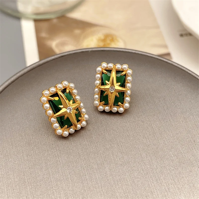 

French Retro Star Shape Inlaid Green Emerald Pearl Stud Earrings For Women Elegant And Stylish Earrings Plating 18k Gold Jewelry