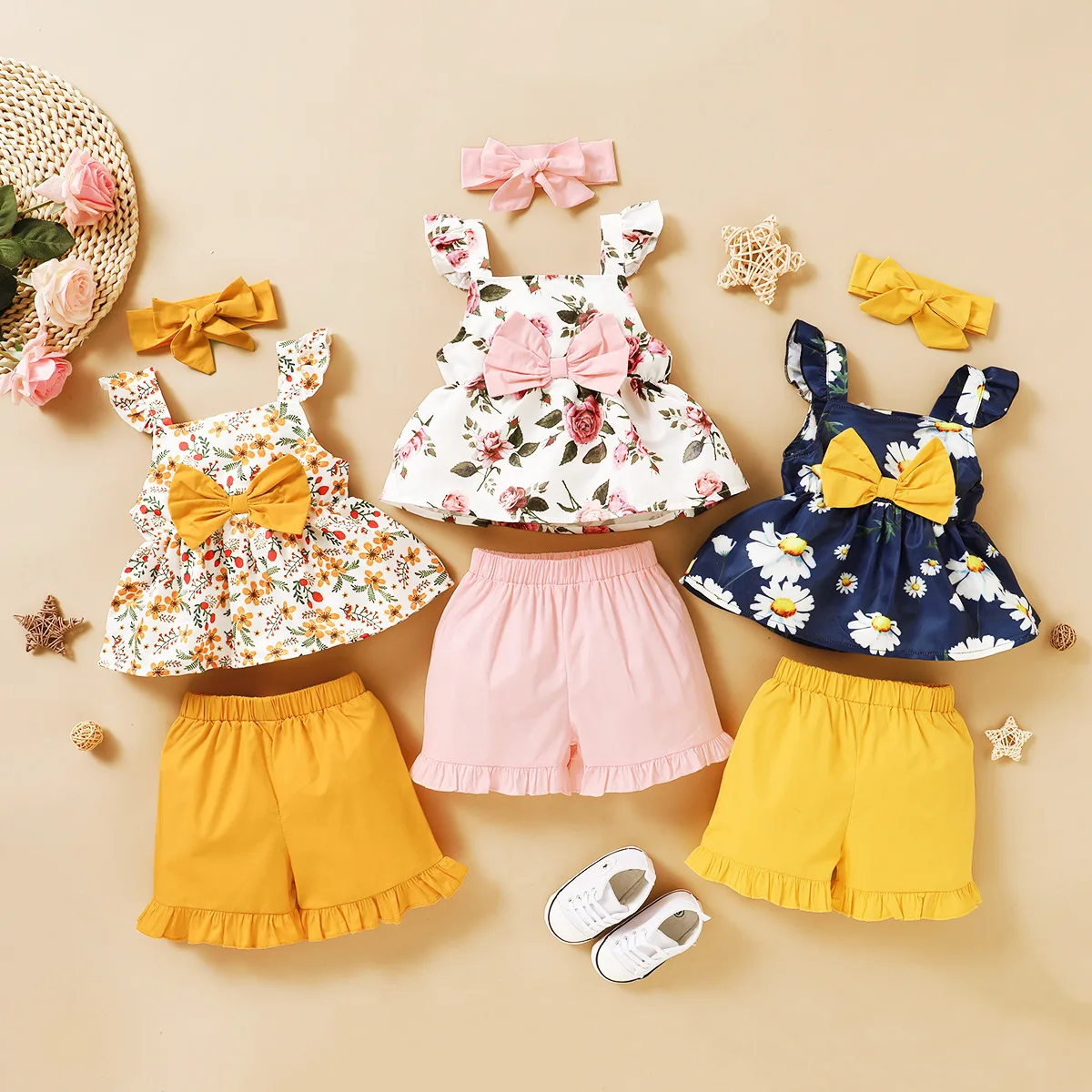 

Baby Girl Summer Clothing 2022 Europe And America Sleeveless Printed Top+Solid Color Lace Shorts Hairband Set Kits For Children