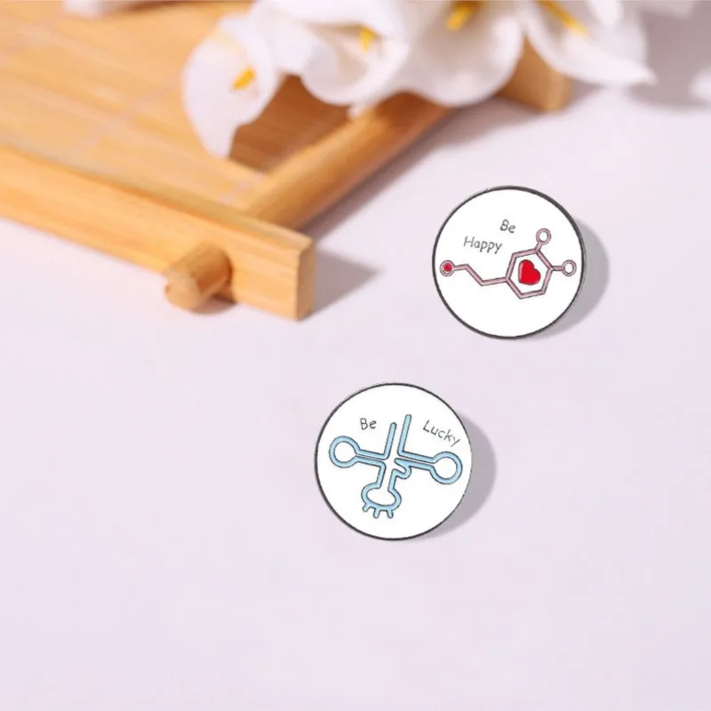 Элемент броши с молекулярной формулой забавные значки на удачу мужские и женские