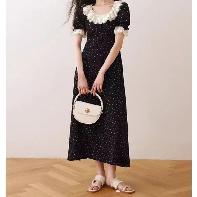 Кружевное платье во французском стиле с вырезом в виде листьев и распылением