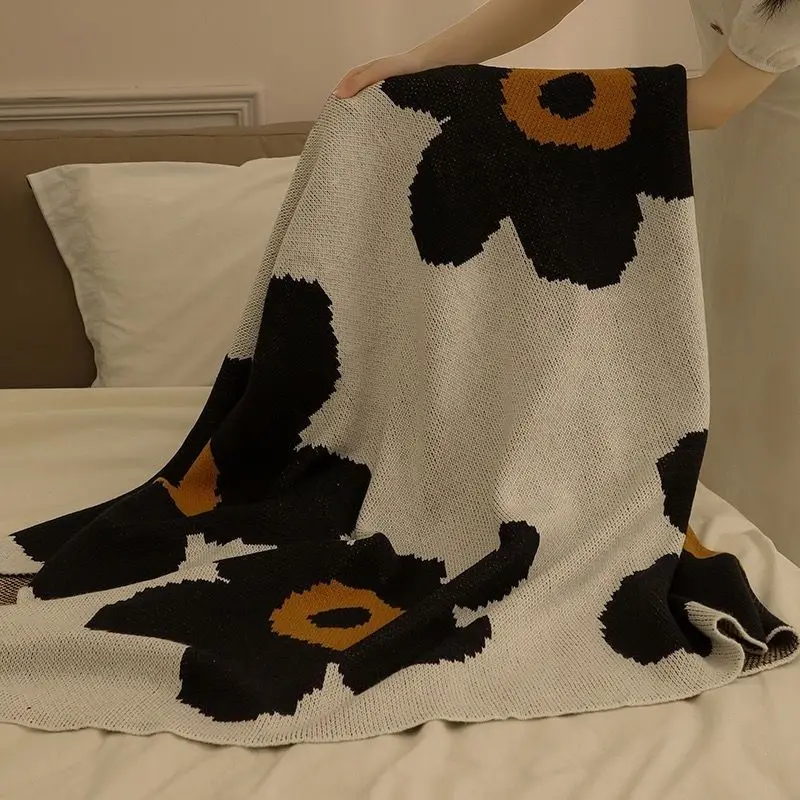 

Nordic INS Black White Sunflower Casual Knitted Blanket Air Conditioning Blanket Comfortable Warm Shawl Sofa Bed Homestay Decor
