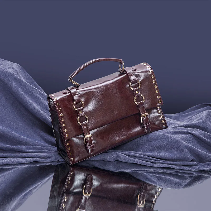 

Literature and Art Retro Rivet Decoration Nostalgic Briefcase Texture Soft Oil Wax Leather Messenger Bag Handbags for Women Bags