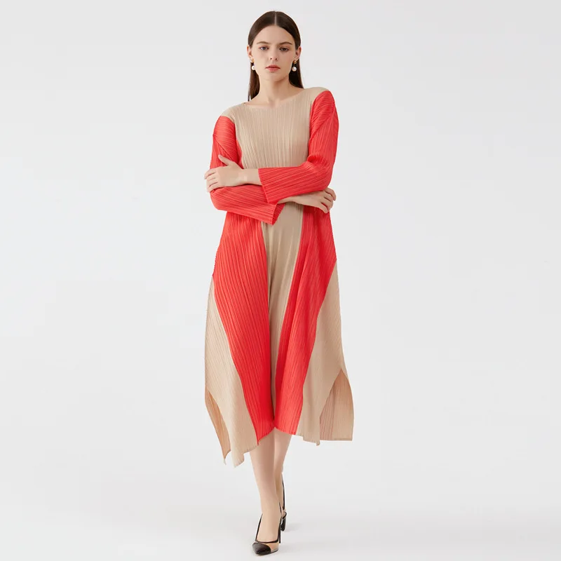 

Long Sleeved Dress Women Autumn 2022 Fashion Casual Contrast Colour Patchwork Round Neck Loose Stretch Miyake Pleated Irregular