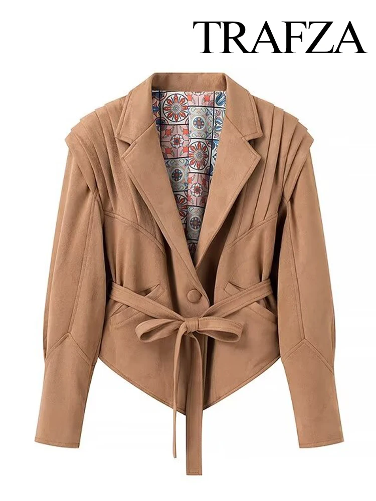 Женская замшевая куртка с карманами и поясом на осень зиму