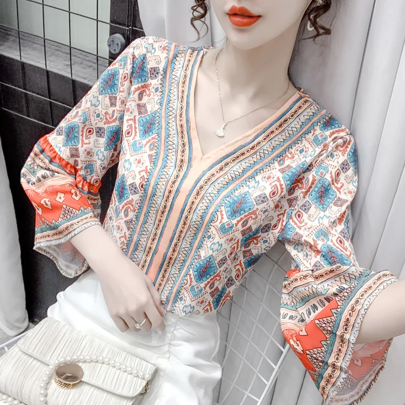 

Шифоновая женская блузка приталенная рубашка с принтом Лето 2022 Новинка корейский стиль топ модная женская одежда с V-образным вырезом