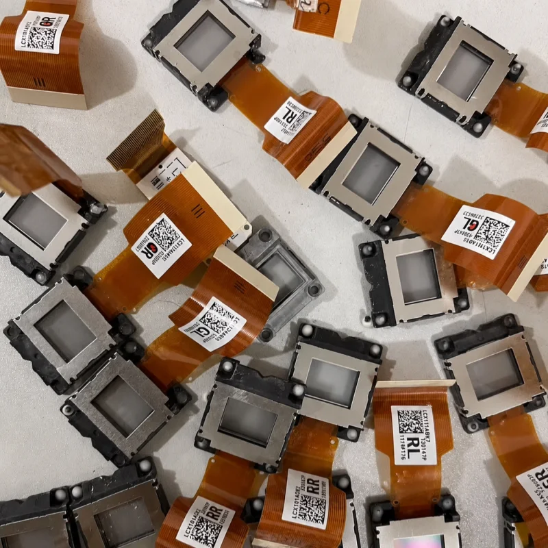 Фото Призменная панель LCD для проекторов LCX111 LCX124 LCX101 LCX102 LCX148 LCX118 LCX173 LCX100 LCX202, запчасти №3