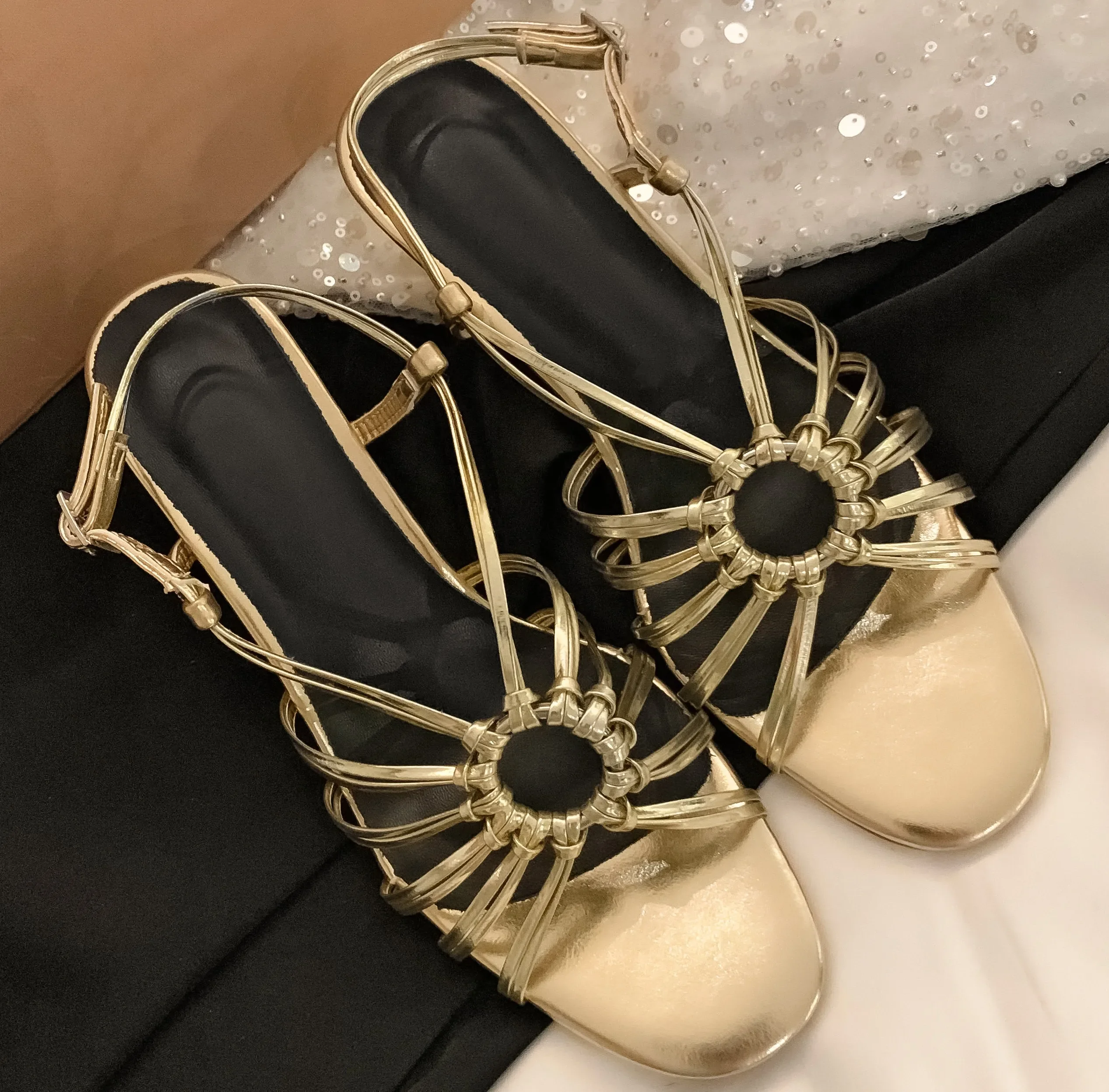 Новые роскошные золотые французские женские сандалии с открытым носком в