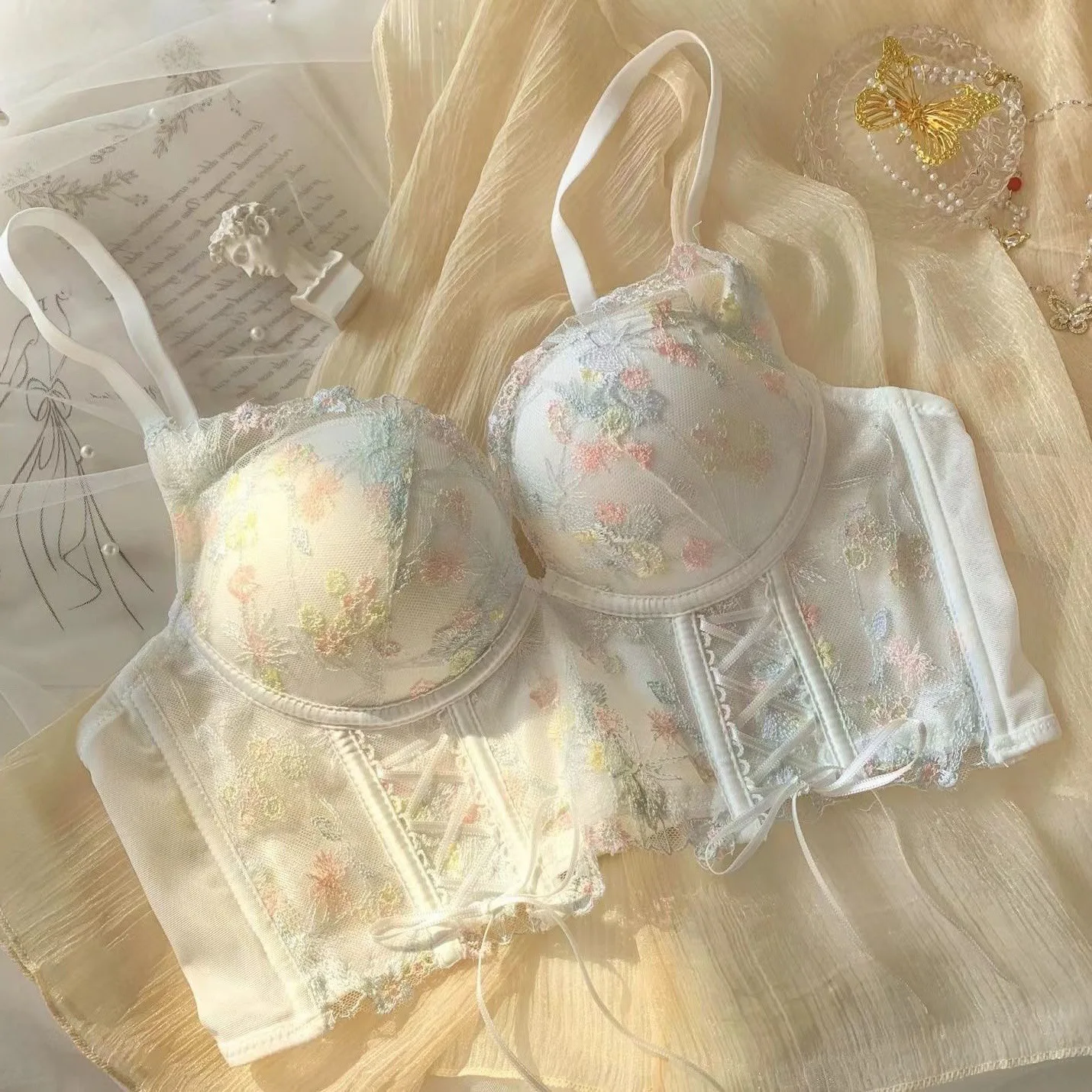 

Женский бюстгальтер с чашками пуш-ап, кружевной бюстгальтер без косточек, с вышивкой и без стальных колец, нижнее белье во французском стиле, 2023