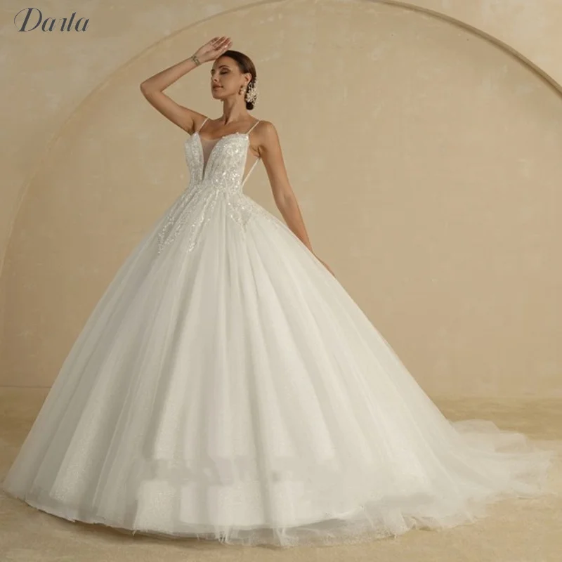 

Luxury Ivory Spaghetti Straps Ball Gown Wedding Dresses For Women V Neck Court Train Glitter Bride Beading Sleeveless 2023