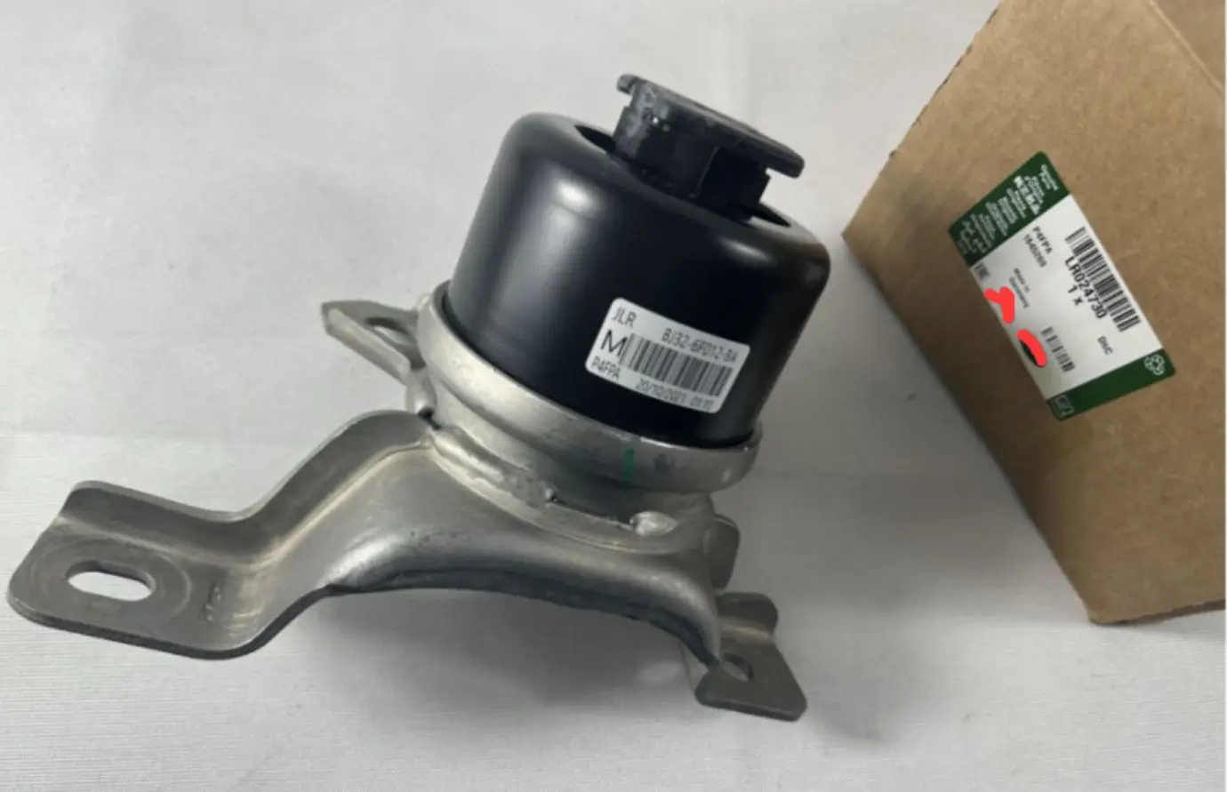 

Freelander LR2 3.2L Range Rover evoque discovery sport 2.0L engine torque struts lr024730 lower right engine bracket