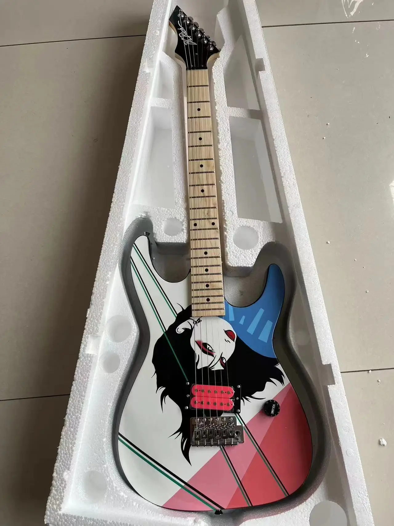 

Electric Guitar Scalloped Maple Fingerboard 22 Frets Professional groove High Quality Yngwie Malmsteen Cream Guitars BVFCNCGNM